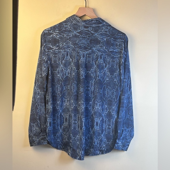 Liverpool Jeans Company Blue Snake Print Button-Up Blouse Top Size Medium - Picture 2 of 5